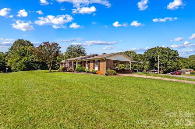 306 S Greenbriar Road, Statesville, NC 28625