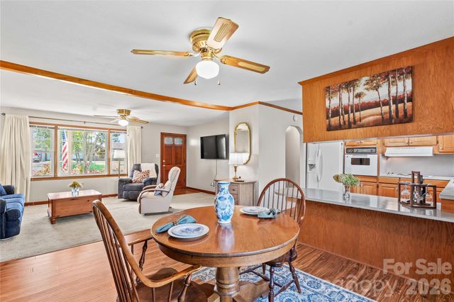 306 S Greenbriar Road, Statesville, NC 28625