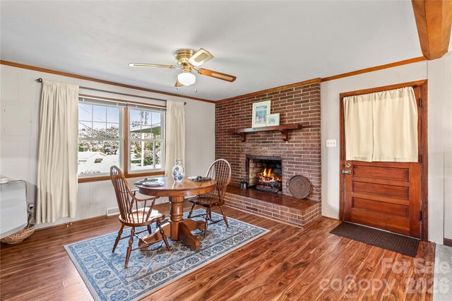 306 S Greenbriar Road, Statesville, NC 28625