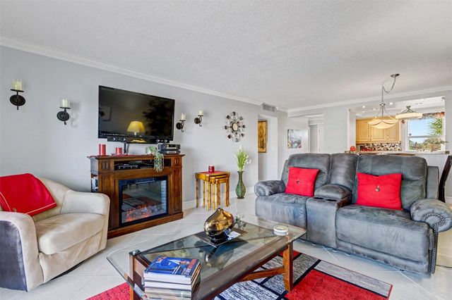 301 SE 3rd Street 308, Dania Beach, FL 33004