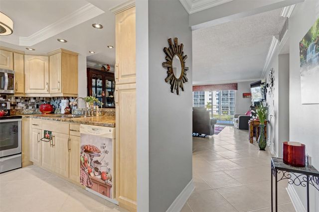 301 SE 3rd Street 308, Dania Beach, FL 33004