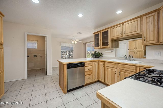 3916 Tiger Woods Drive, Las Cruces, NM 88011