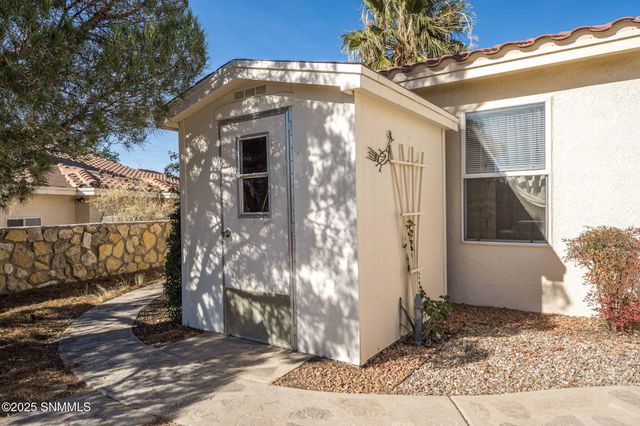 3916 Tiger Woods Drive, Las Cruces, NM 88011