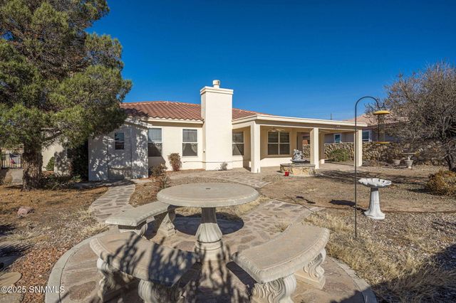 3916 Tiger Woods Drive, Las Cruces, NM 88011