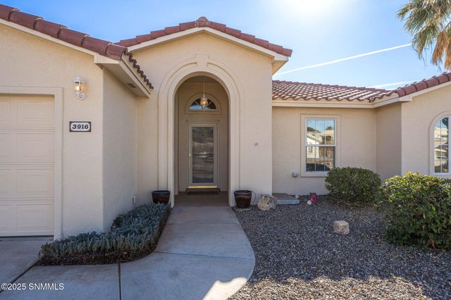 3916 Tiger Woods Drive, Las Cruces, NM 88011