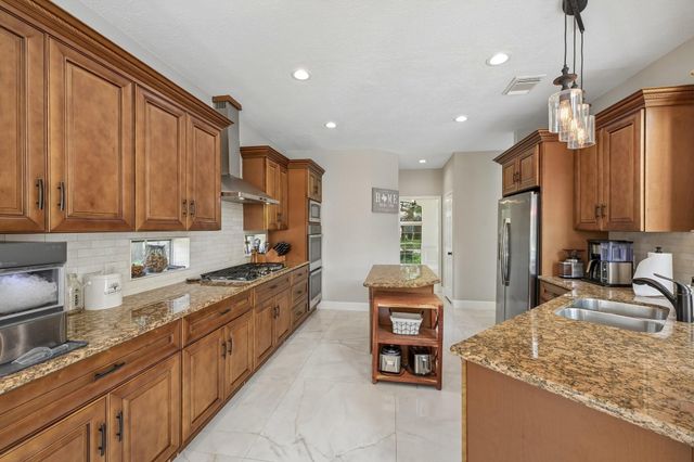 1207 Bob White Drive, Friendswood, TX 77546