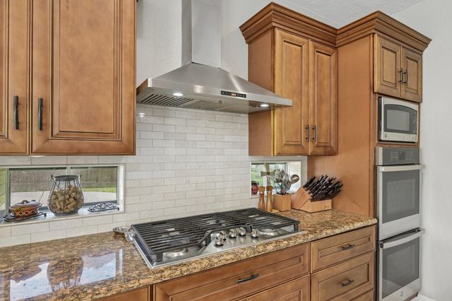 1207 Bob White Drive, Friendswood, TX 77546