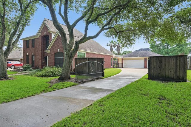 1207 Bob White Drive, Friendswood, TX 77546