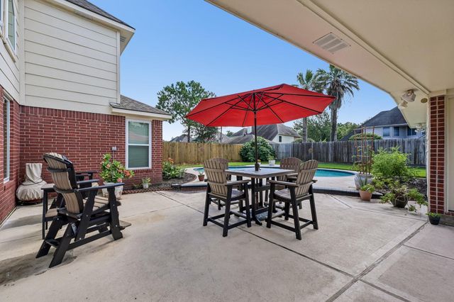 1207 Bob White Drive, Friendswood, TX 77546