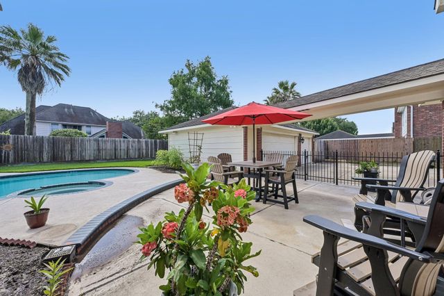 1207 Bob White Drive, Friendswood, TX 77546