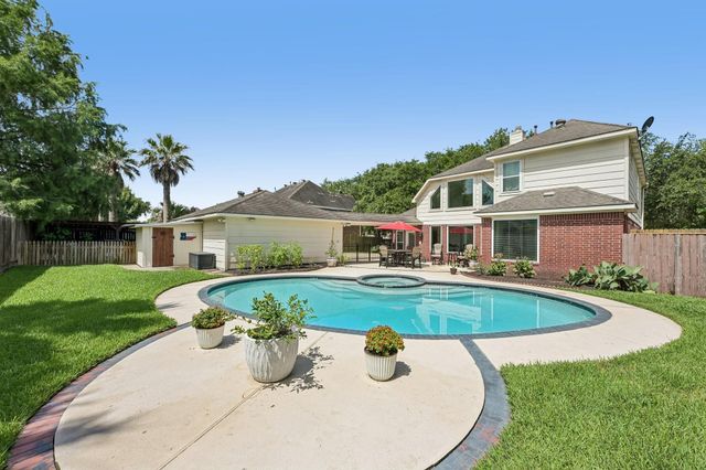 1207 Bob White Drive, Friendswood, TX 77546