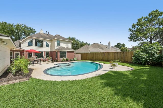 1207 Bob White Drive, Friendswood, TX 77546