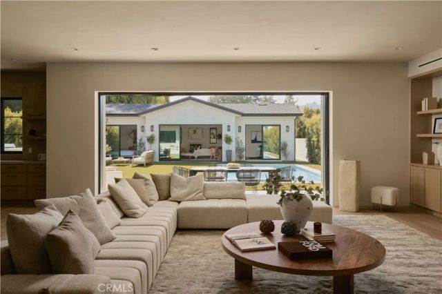 13024 Bloomfield Street, Studio City, CA 91604