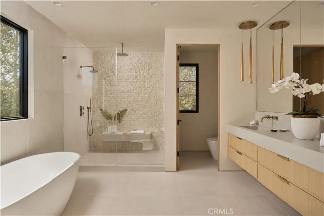 13024 Bloomfield Street, Studio City, CA 91604