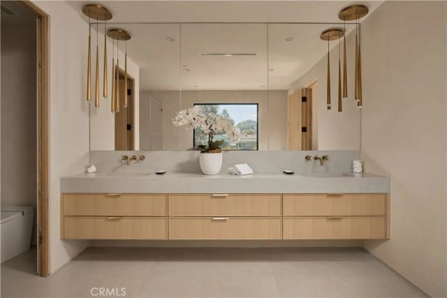 13024 Bloomfield Street, Studio City, CA 91604