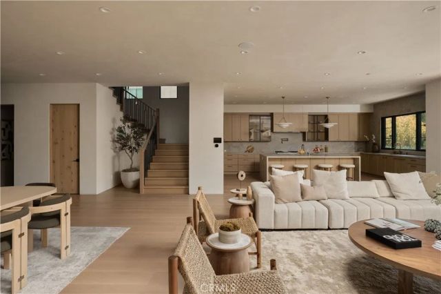13024 Bloomfield Street, Studio City, CA 91604