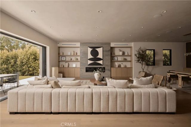 13024 Bloomfield Street, Studio City, CA 91604