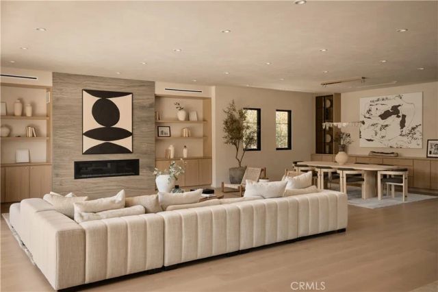 13024 Bloomfield Street, Studio City, CA 91604