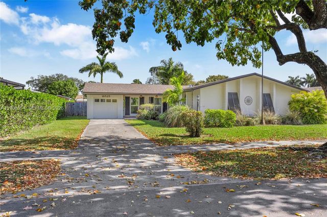 18525 SW 90th Ct, Cutler Bay, FL 33157