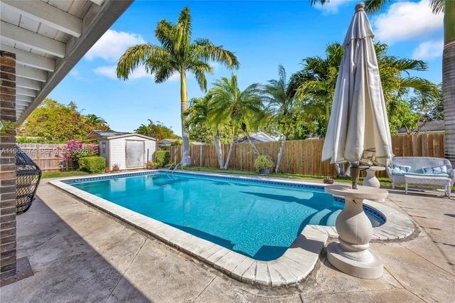 18525 SW 90th Ct, Cutler Bay, FL 33157