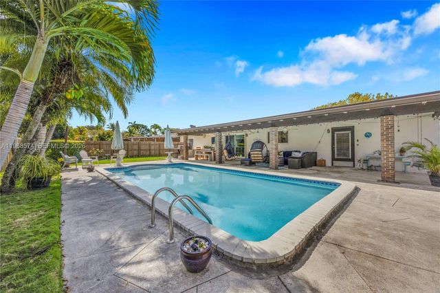 18525 SW 90th Ct, Cutler Bay, FL 33157