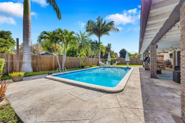 18525 SW 90th Ct, Cutler Bay, FL 33157