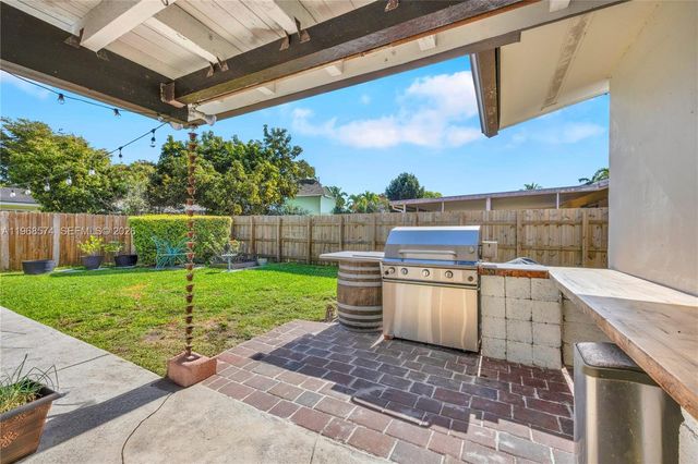 18525 SW 90th Ct, Cutler Bay, FL 33157