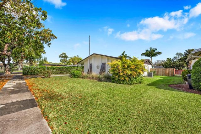 18525 SW 90th Ct, Cutler Bay, FL 33157