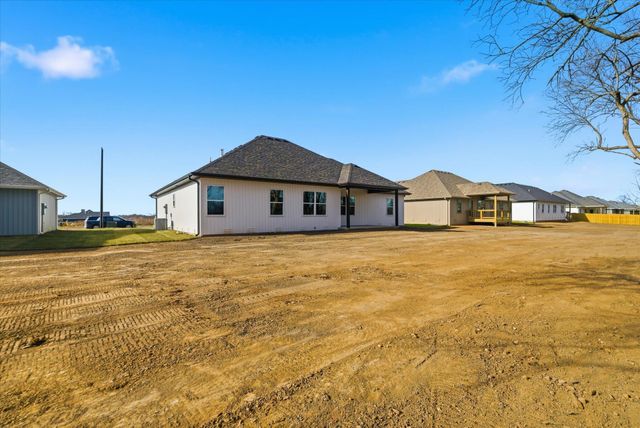 1394 N Collins Drive, Republic, MO 65738