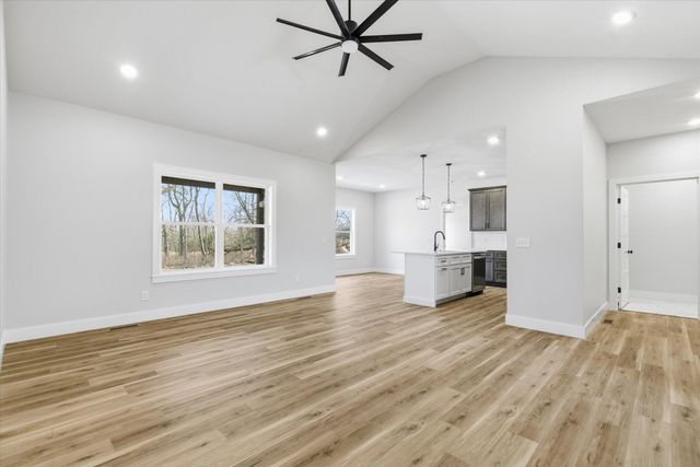 1394 N Collins Drive, Republic, MO 65738