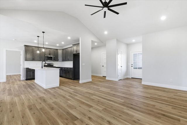 1394 N Collins Drive, Republic, MO 65738