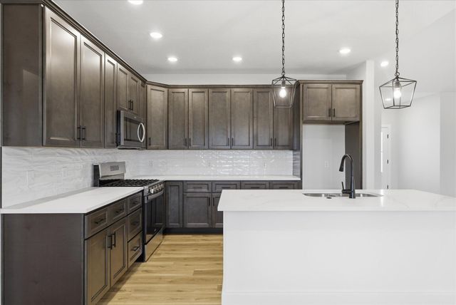 1394 N Collins Drive, Republic, MO 65738