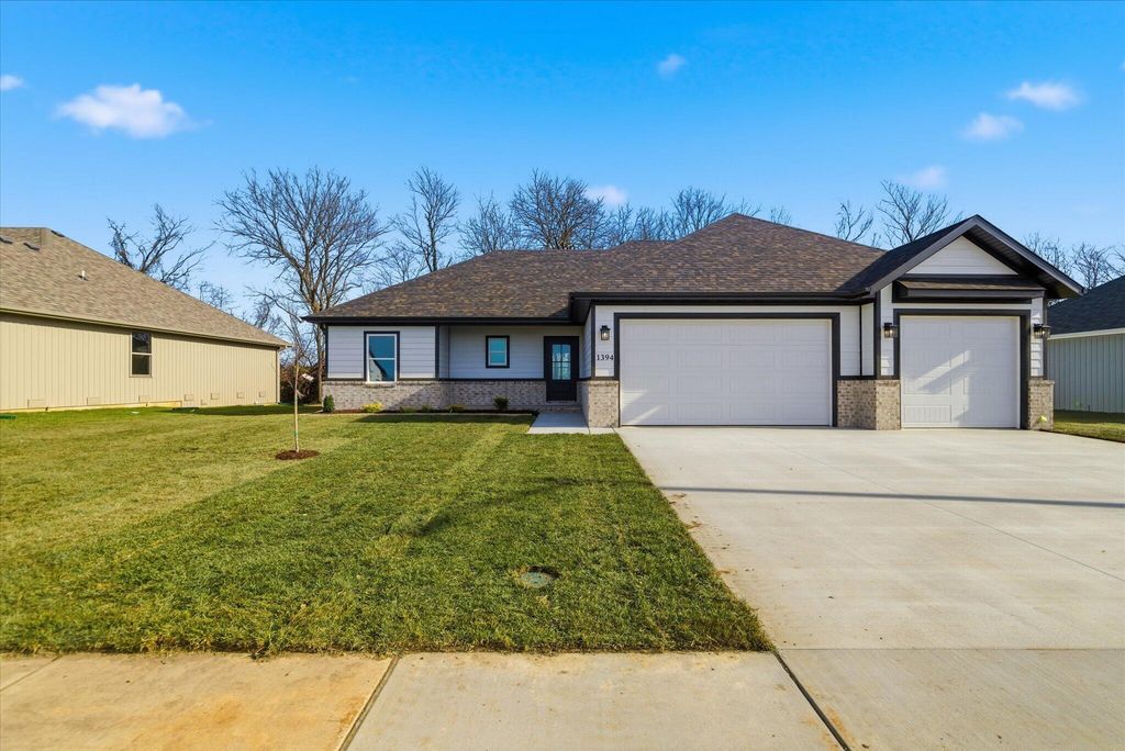1394 N Collins Drive, Republic, MO 65738