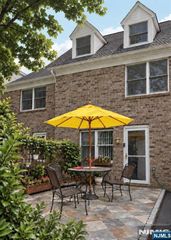 56 Hawthorne Avenue B, Park Ridge, NJ 07656