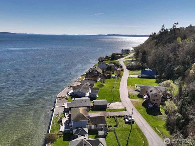 3837 Driftwood Drive, Clinton, WA 98236
