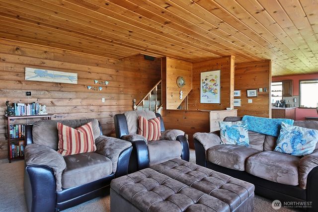 3837 Driftwood Drive, Clinton, WA 98236