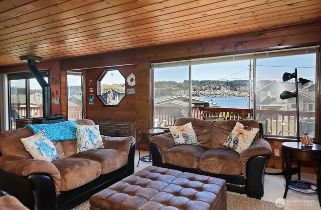 3837 Driftwood Drive, Clinton, WA 98236