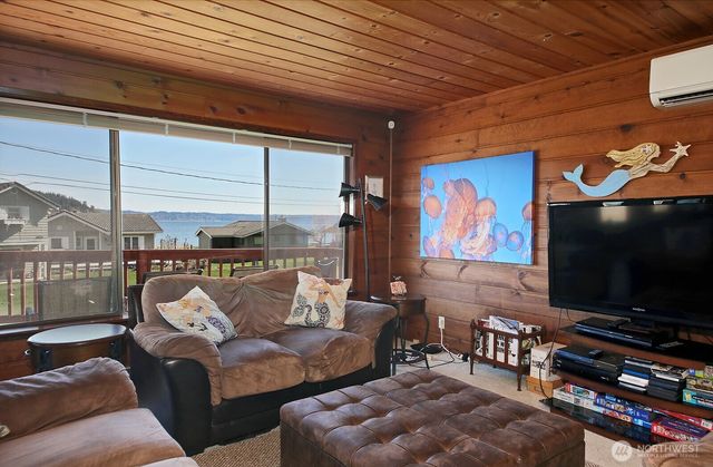 3837 Driftwood Drive, Clinton, WA 98236