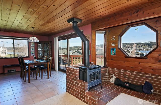 3837 Driftwood Drive, Clinton, WA 98236