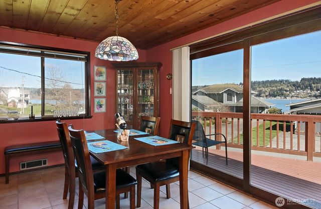 3837 Driftwood Drive, Clinton, WA 98236