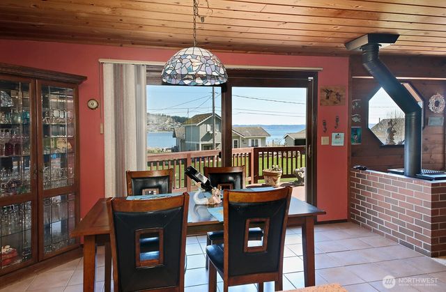 3837 Driftwood Drive, Clinton, WA 98236