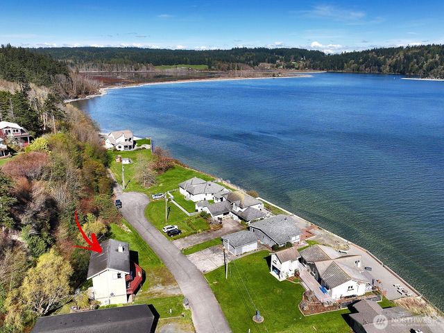 3837 Driftwood Drive, Clinton, WA 98236