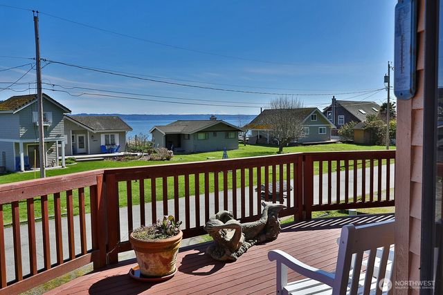 3837 Driftwood Drive, Clinton, WA 98236