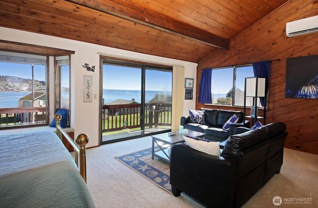 3837 Driftwood Drive, Clinton, WA 98236