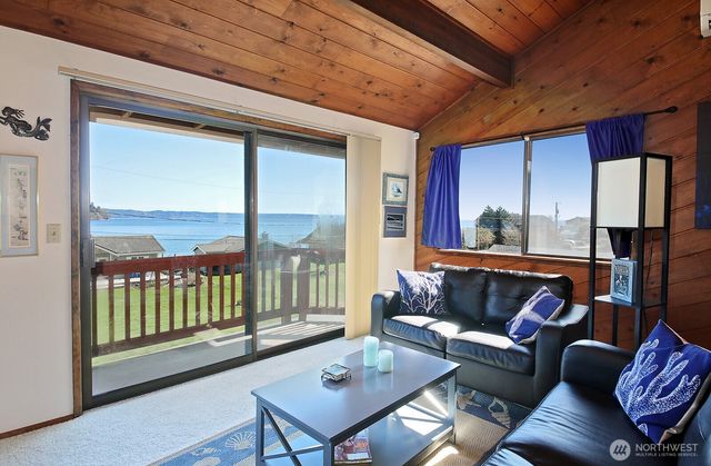 3837 Driftwood Drive, Clinton, WA 98236