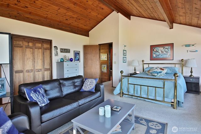 3837 Driftwood Drive, Clinton, WA 98236
