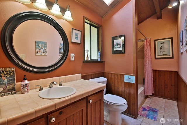 3837 Driftwood Drive, Clinton, WA 98236