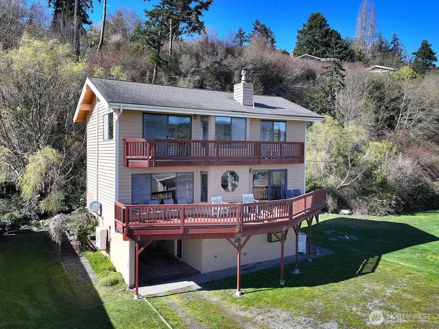 3837 Driftwood Drive, Clinton, WA 98236