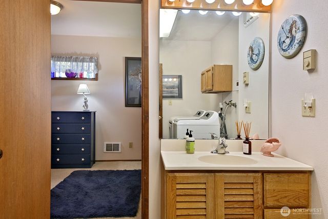3837 Driftwood Drive, Clinton, WA 98236