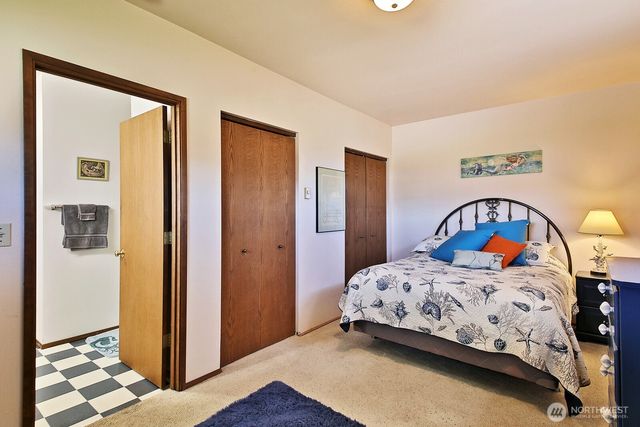 3837 Driftwood Drive, Clinton, WA 98236